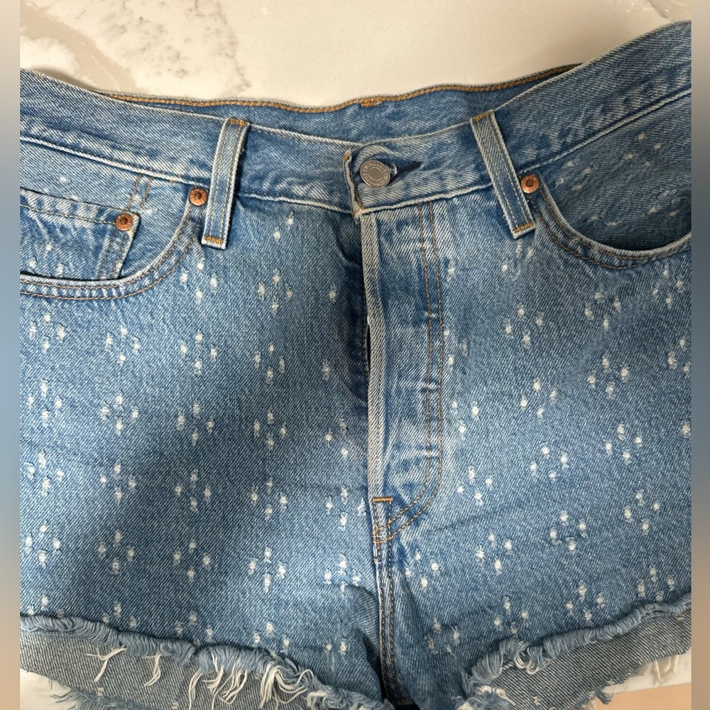 Levi's Light Blue Patterned Jean Shorts size 29